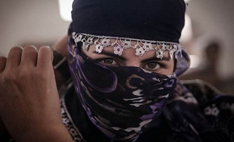 زن اسرائيلي براي مبارزه با داعش به كوباني رفت +عكس