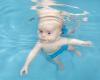 این نوزاد برای زنده ماندن باید شنا کند(تصاویر)