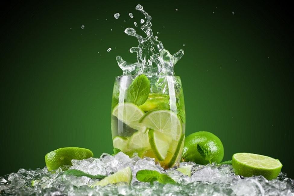4 ویژگی در نوشیدن آب لیمو