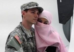 عکس جنجالی سرباز آمریکایی با دختر مسلمان + عكس