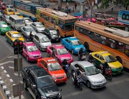 (تصاویر) تاکسی‌های رنگارنگ شهر بانکوک