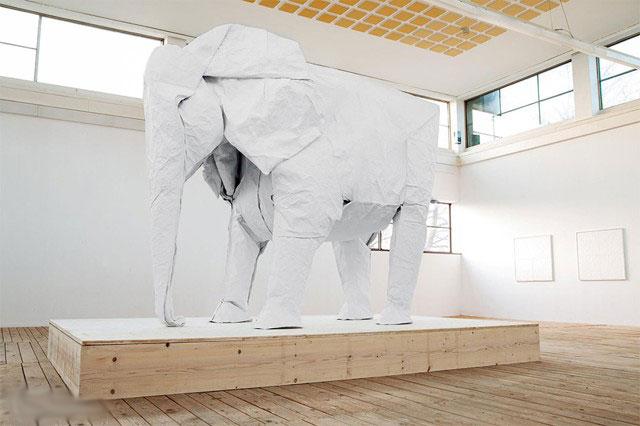ساخت مجسمه فيل 3 متري از كاغذ +تصاوير