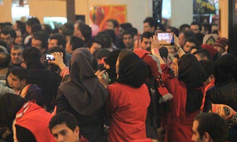 دختران دو آتيشه طرفدار تيم تراكتور(تصاویر)