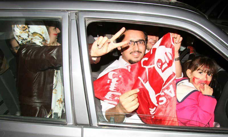 دختران دو آتيشه طرفدار تيم تراكتور(تصاویر)