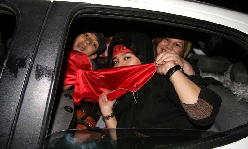 دختران دو آتيشه طرفدار تيم تراكتور(تصاویر)