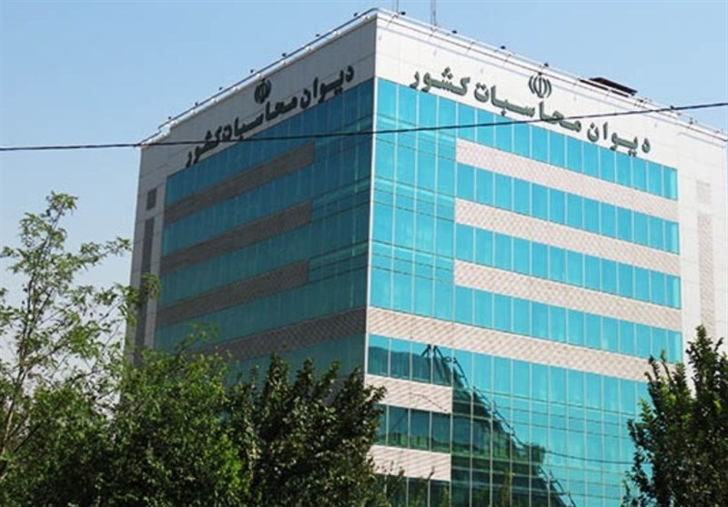 نباید اجازه دهیم رانتخواران به اموال بیتالمال دست درازی کنند.
