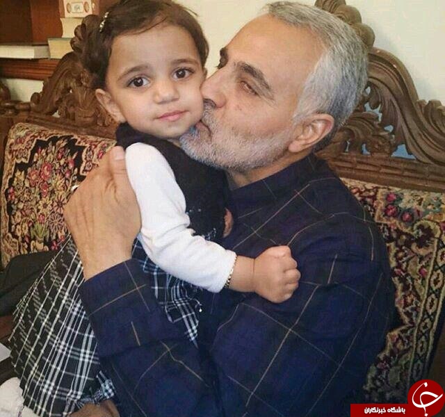 (عکس) سردار سلیمانی و دختر شهید مدافع حرم