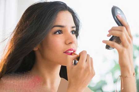 چگونه با آرایش پف و ورم صورتتان را بپوشانید؟