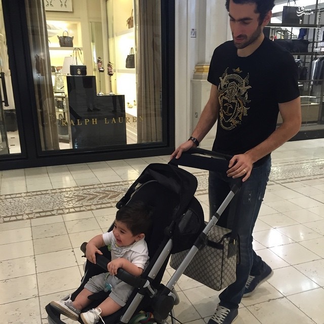 بچه داری مجتبی جباری در قطر (عکس)