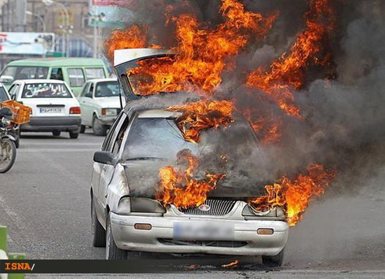 حریق ناگهانی پراید درحال حرکت در اتوبان (عکس)