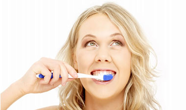 حالت تهوع زنان باردار هنگام مسواک زدن