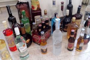 خانه فساد بزرگترین بدهکاران بانکی (عکس)