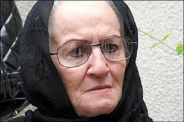 (عکس) بازیگر زیرآسمان شهر در بستر بیماری