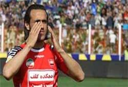 شعار هواداران علیه بازیکنان و تشویق علی کریمی