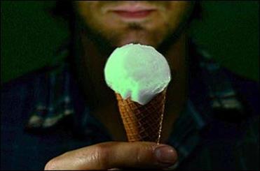 نخستین بستنی شب تاب دنیا +عکس