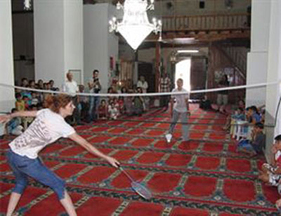 آموزش بدمينتون در مسجد + عكس