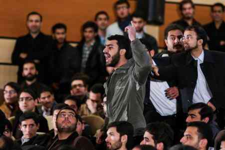 واکنش دانشجویان به آزادی آشوبگران 88 در حضور روحانی