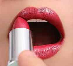 جای رژ لب روی یقه رئیسجمهور متعلق به کیست ؟ +تصاوير