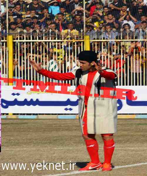 تيپ عجيب و جديد علي كريمي با لباس بختياري +عكس