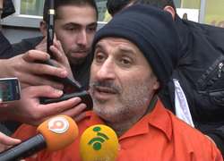 محمد مایلی کهن در اعتراض به صحبتهای علی دایی لباس رفتگران را پوشيد +تصاوير