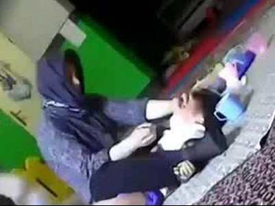 فيلم كودك آزاري در مهدكودك ستايش اردبيل +دانلود/ دستگيري كودك آزار اردبيلي
