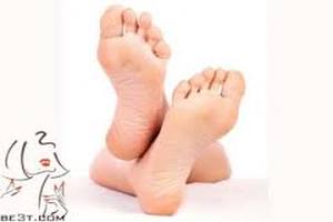 عكس/ اين دختر زيبا سه پا دارد