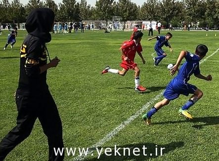 داور زن برای فوتبال پسران در ایران +عكس
