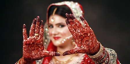 تصوير/ ازدواج اجباری دختر هندی با یک سگ