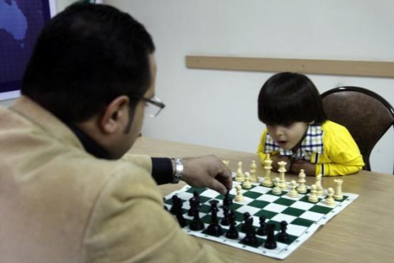 جهاني شدن شطرنج باز 3 ساله ايراني +عكس