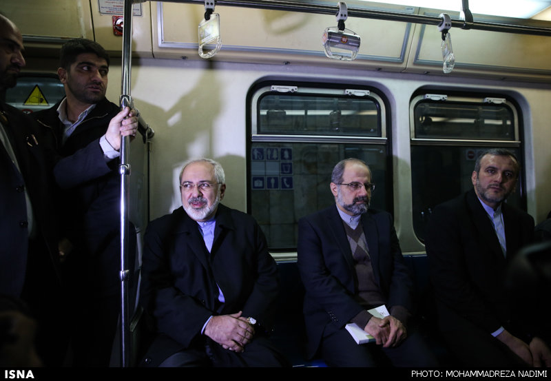 محمدجواد ظریف در مترو تهران (تصاویر)