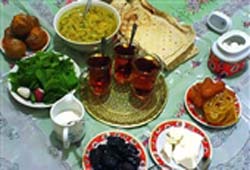 پس از صرف افطار، میوه و چای کمرنگ بخورید