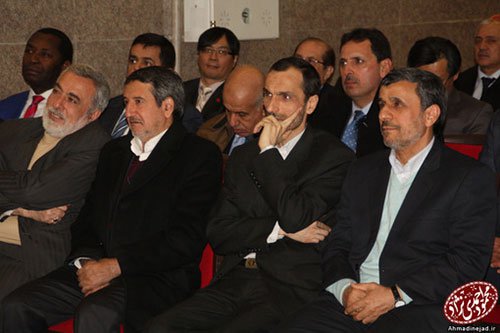 (عکس) بقایی در کنار احمدینژاد پس از آزادی