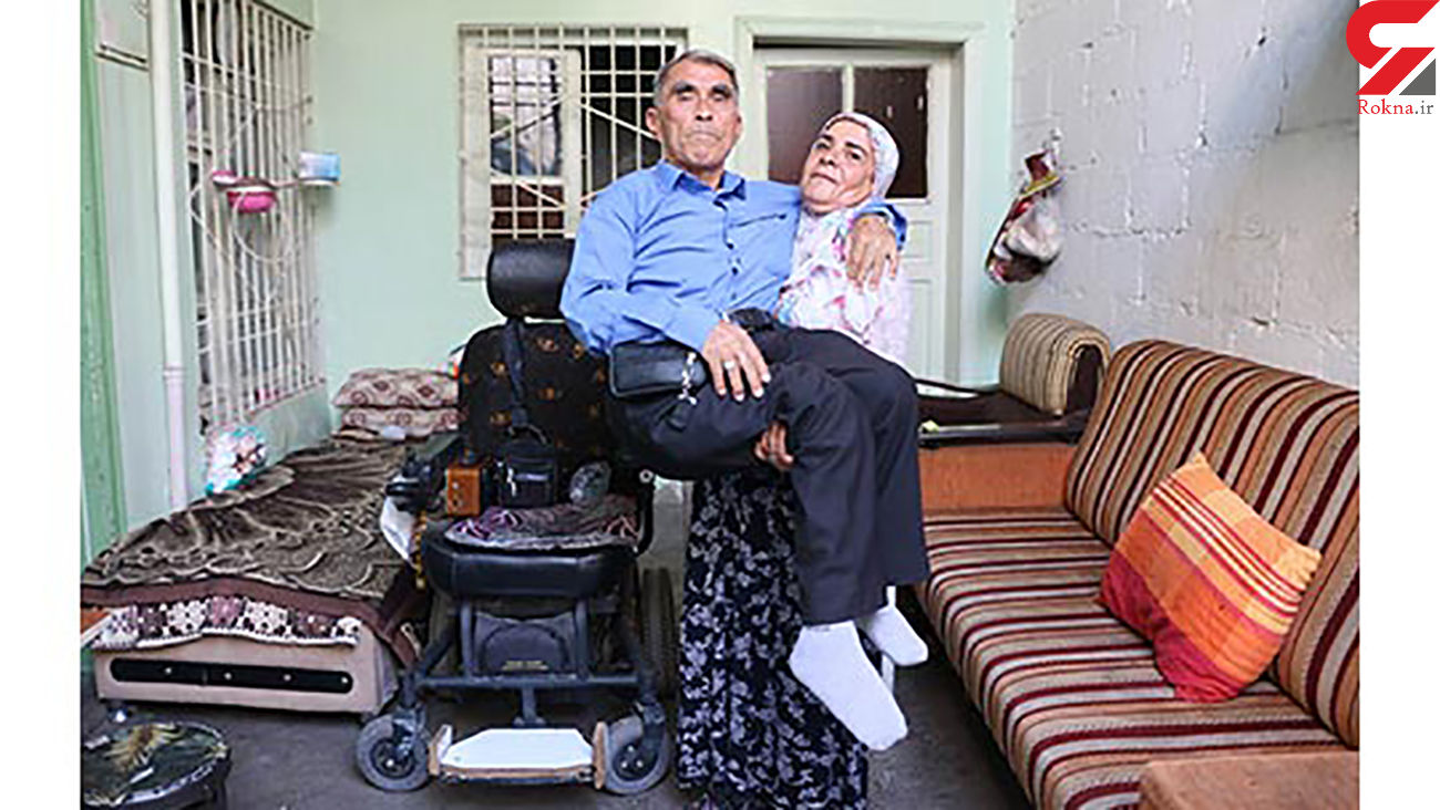 پیرزنی عاشق که فداکارانه همسر فلجش را به دوش میکشد +تصویر
