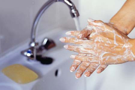 من وسواس دارم همیشه احساس میکنم ادرارم میریزد لطفا راهنماییم کنید؟