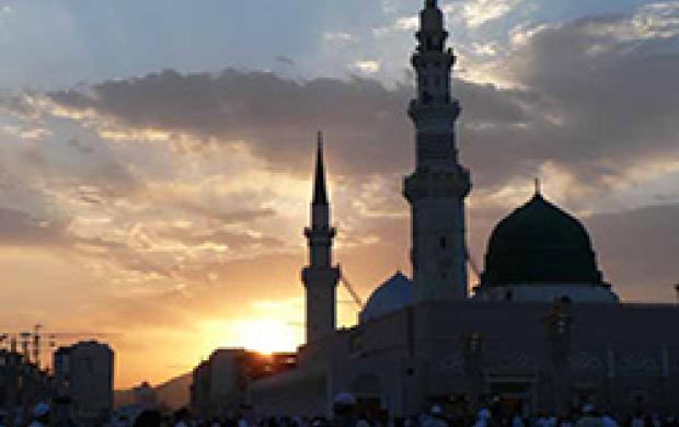 آیا با شروع اذان میتوان نماز خواند یا باید صبر كرد؟