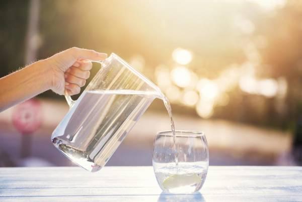 فوائد نوشیدن آب برای ناشتا