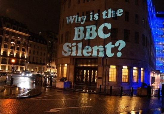 (تصاویر) شعارنویسی روی ساختمان BBC