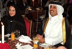 تصاوير امير قطر همراه با همسر و بچه اش 