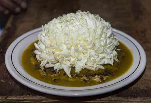 غذایی متشکل از کدو/مگس /پشه/ملخ/مورچه و تخم مرغ در رستورانی در مکزیک