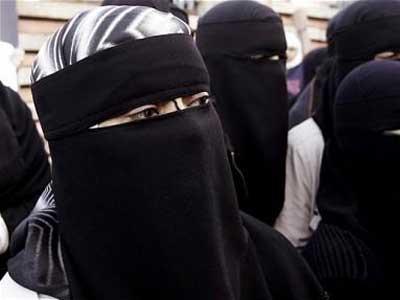 تشخیص زنان مجرد از شوهردار به شيوه داعش + تصاویر 