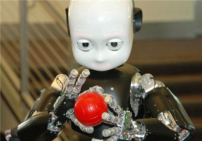 رباتی که شبیه کودک است (تصاویر)