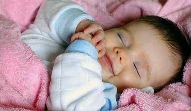 علت لبخند نوزادان درخواب